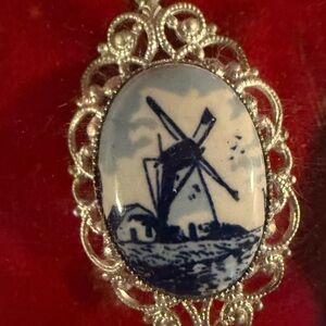NWOT Vintage Delft Porcelain Silver Windmill Necklace